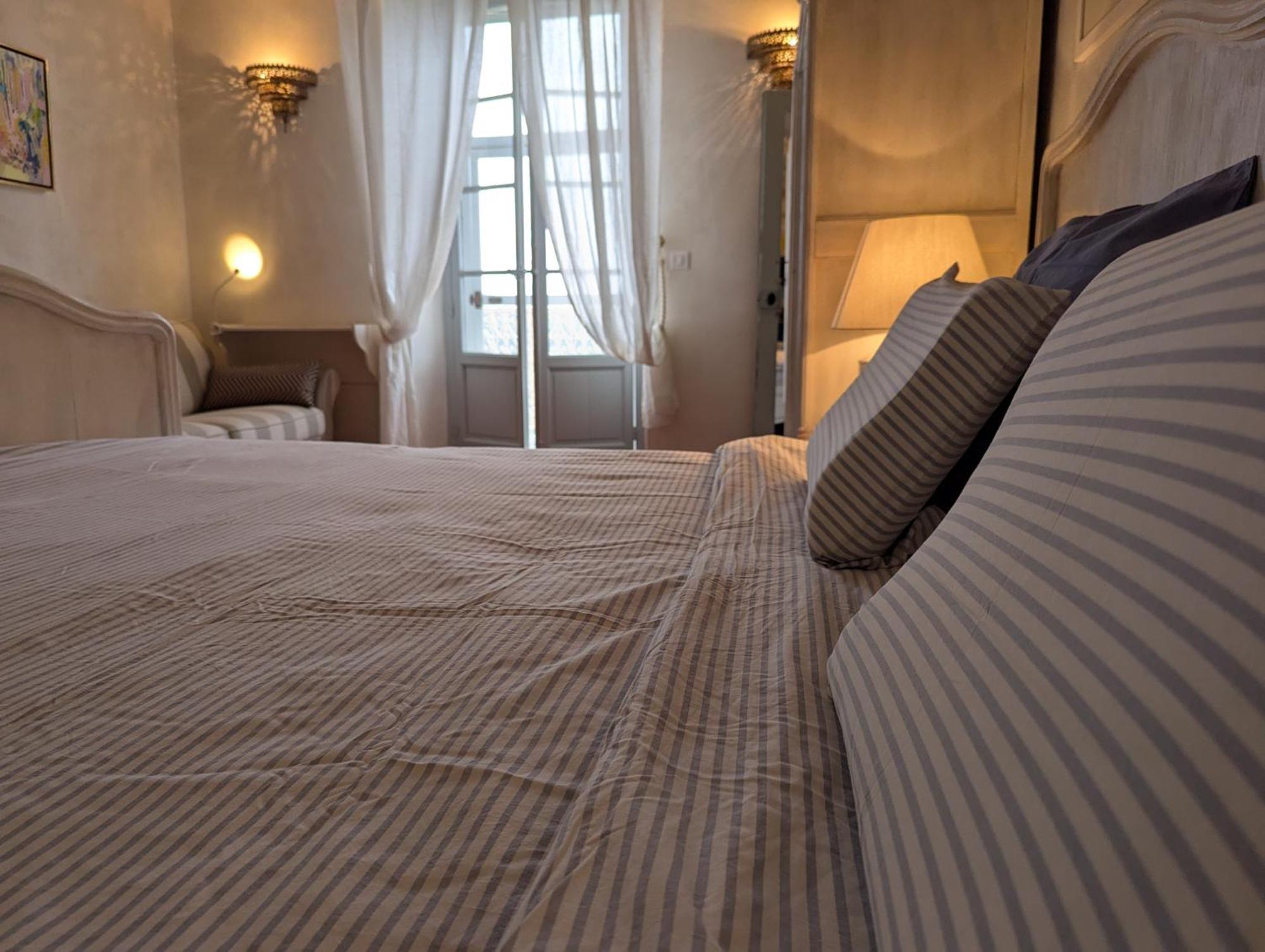 Les Chapeliers Bed & Breakfast Claviers ภายนอก รูปภาพ