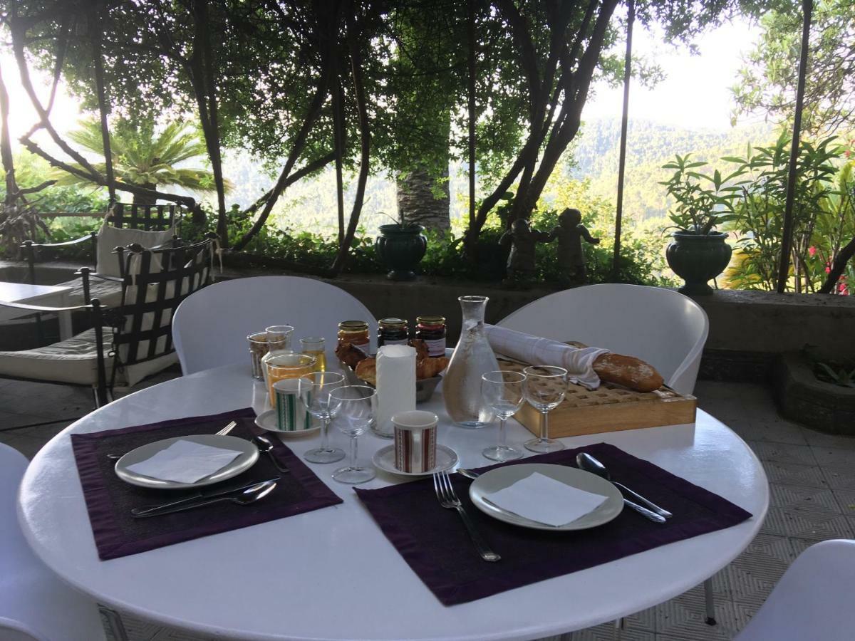 Les Chapeliers Bed & Breakfast Claviers ภายนอก รูปภาพ
