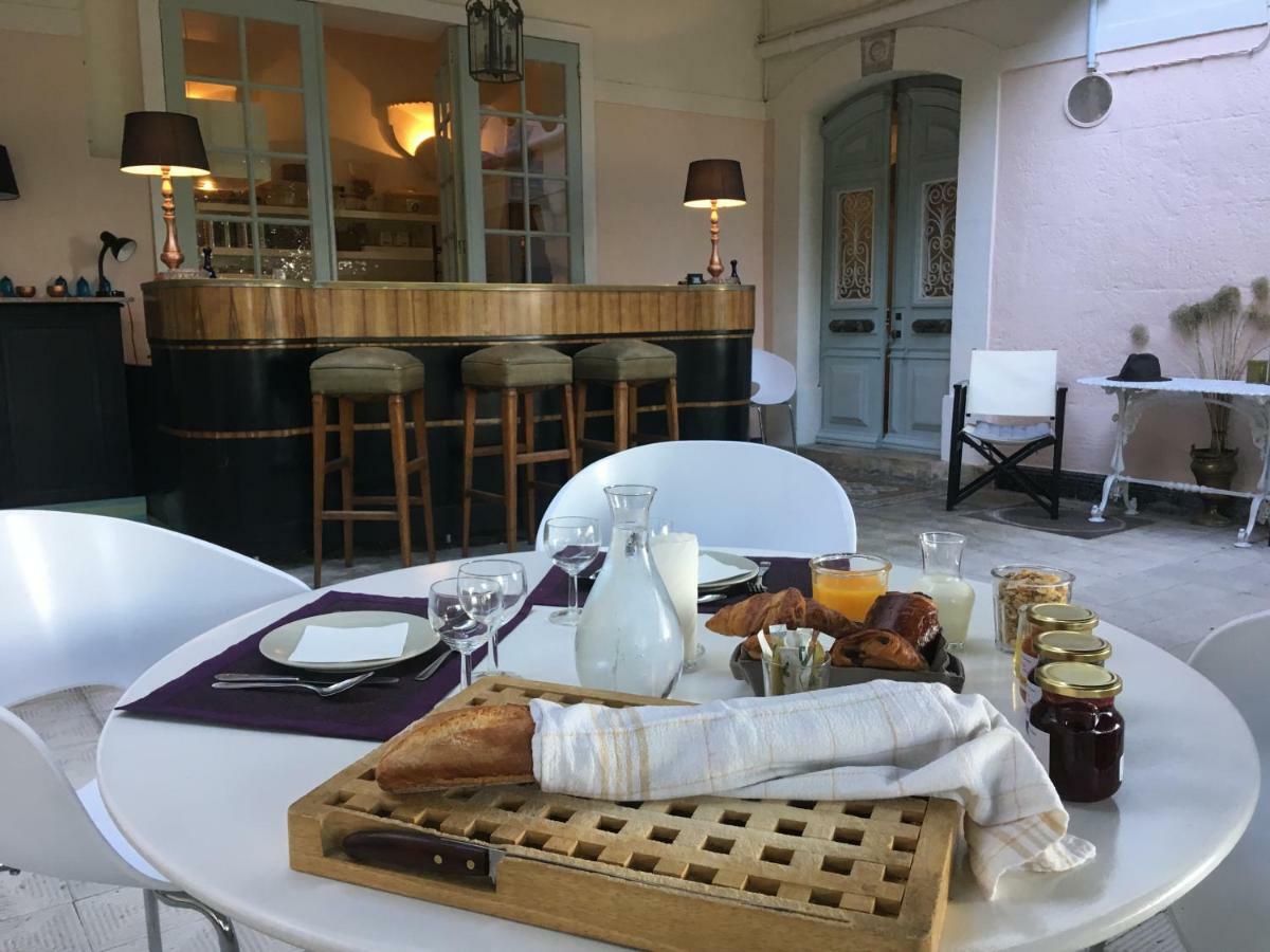 Les Chapeliers Bed & Breakfast Claviers ภายนอก รูปภาพ
